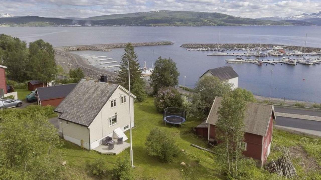 House In Central Finnsnes Exterior photo